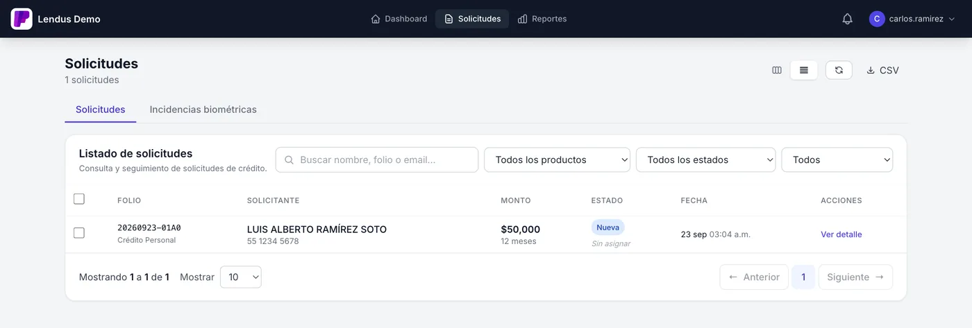 Bandeja de solicitudes con folio, solicitante, monto, estado y fecha